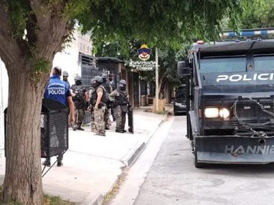 Seis allanamientos: secuestraron una camioneta, teléfonos y detuvieron a un hombre