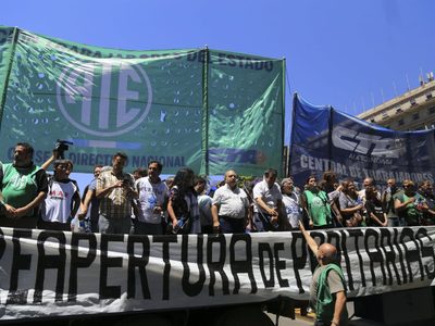 El Gobierno se reúne con gremios estatales para discutir paritarias