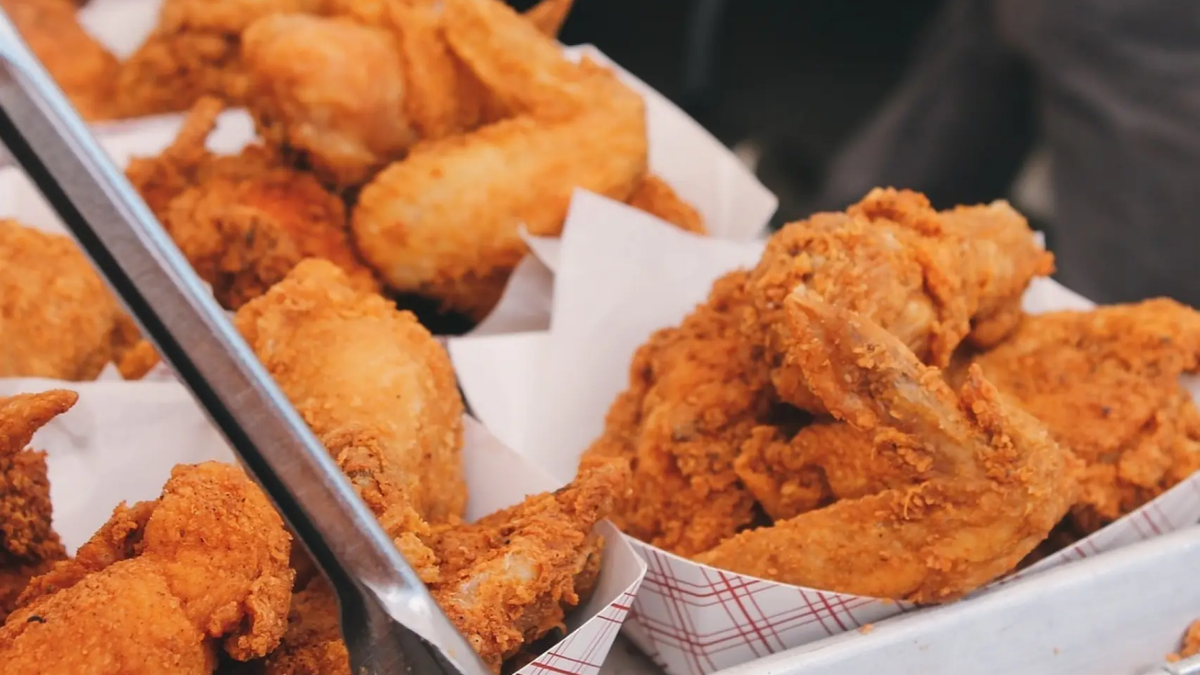 Bastones de pollo. Fuente: (Instagram)