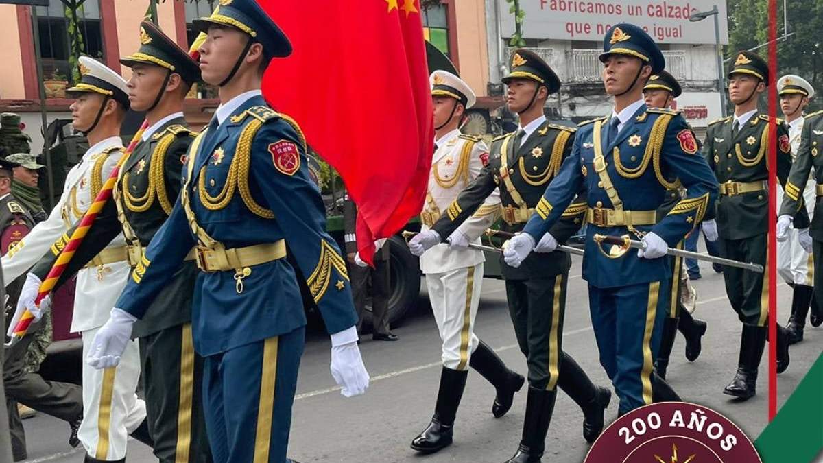 Delegaciones internacionales en el desfile por el 213 aniversario del inicio de la lucha armada por la Independencia