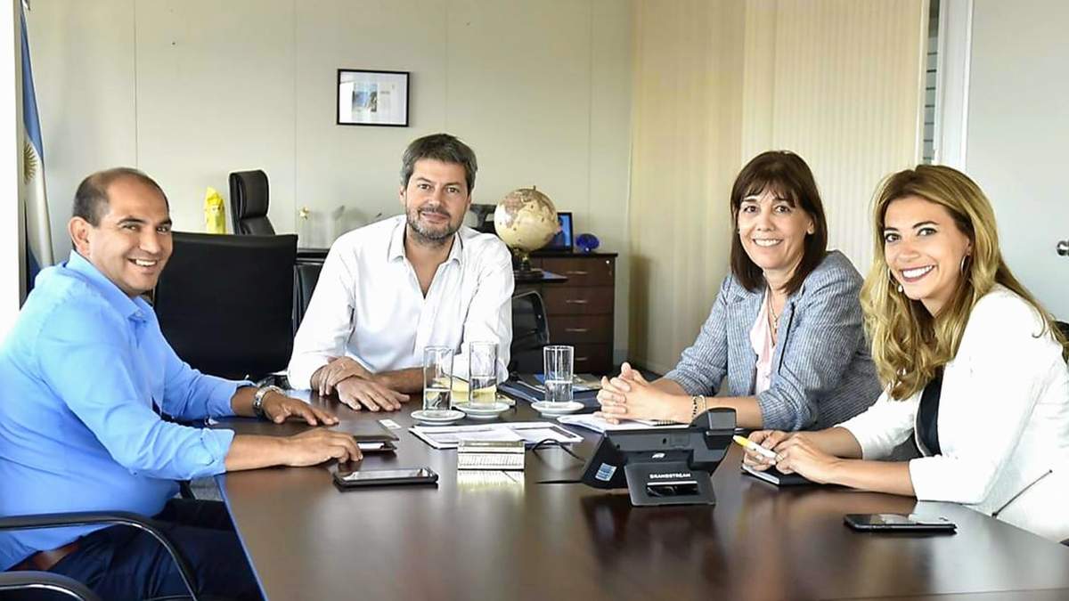 Los ministros neuquinos reunidos con Matías Lammens. Fuente: (Twitter)