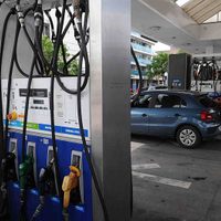 "El combustible no va a...": Las estaciones de servicio realizaron anuncios para el aislamiento