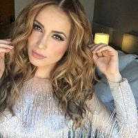 ¡Se encogió! Cynthia Rodríguez con un vestuario que le quedó chico.. ¡Ojo en la curva!