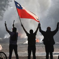 Chile baja a la mitad su crecimiento debido al estallido social
