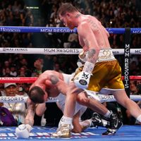 "Canelo" Álvarez derrota por nocaut a Caleb Plant en histórico combate
