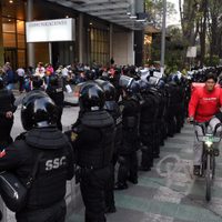 Despliegan operativo con unos 200 agentes para contener manifestación de un centenar de campesinos