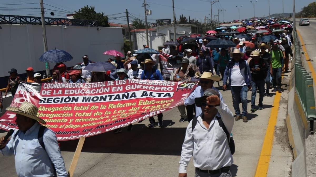 La marcha de los integrantes de la CETEG