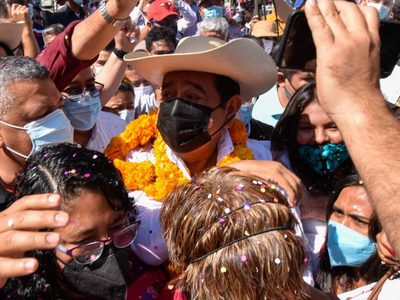 Salgado Macedonio presume su "autoridad moral" y pide sus opositores que se vayan al PRI