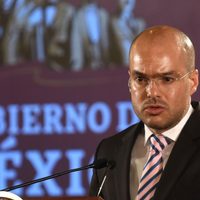 AMLO anuncia distribuidora de medicamentos; estará a cargo de David León