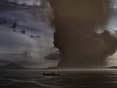 Filipinas se prepara para una "peligrosa" erupción y "un tsunami volcánico"