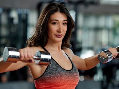 El mejor ejercicio para fortalecer brazos y glúteos a partir de los 40: 1 hora al día es suficiente