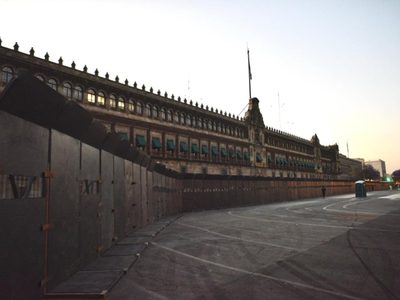 Cerco en Palacio Nacional "no es por miedo": López Obrador
