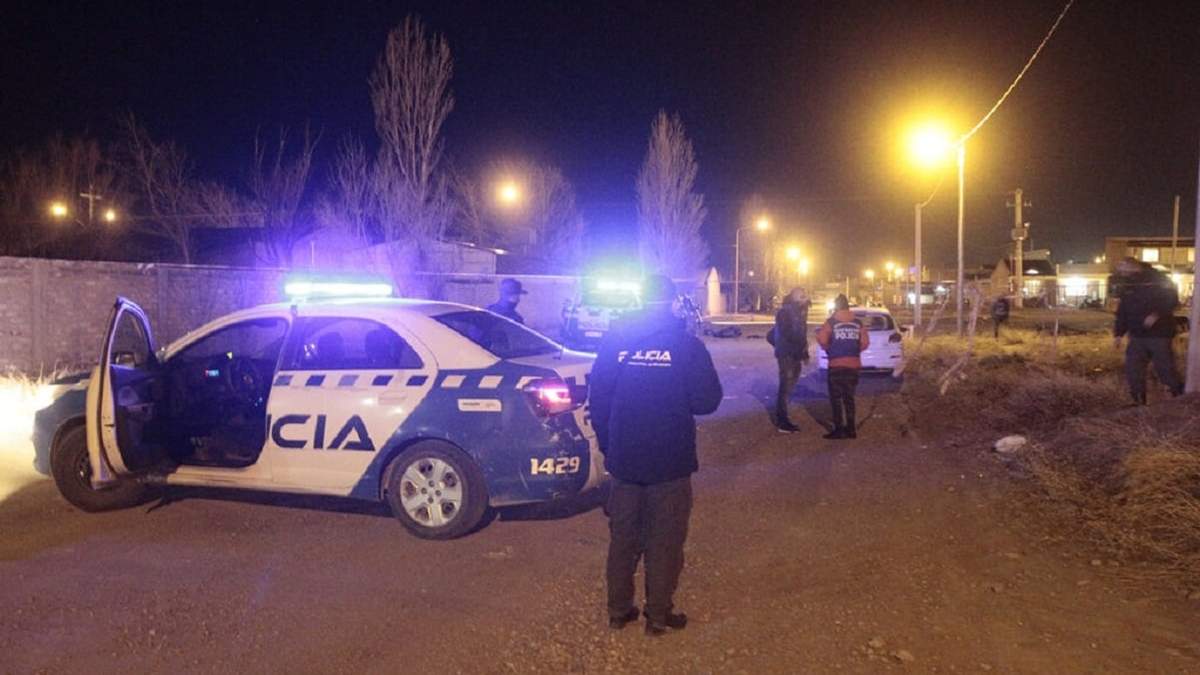 Efectivos policiales acudieron ante un llamado de los vecinos. Fuente: Facebook