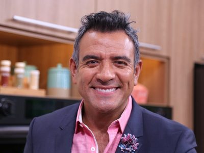 No se rinde: Héctor Sandarti retomará las conferencias tras su despido de “Un Nuevo Día”