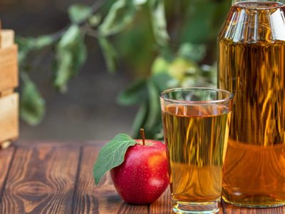 No tires las cáscaras de manzana y hacé este vinagre casero perfecto para tus comidas y para cuidar tu salud