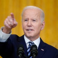 Muerte de 50 personas en tráiler resalta urgencia de combatir tráfico de migrantes: Biden