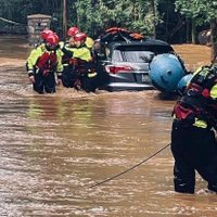 Niño de 13 años muere tras quedar atrapado en un desagüe durante las inundaciones en Maryland