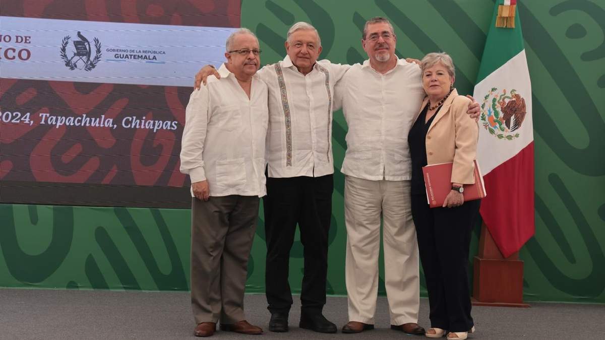 Los presidentes de México y Guatemala Andrés Manuel López Obrador y Brrnardo Arévalo