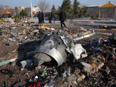 Nuevo video muestra el momento en que 2 misiles iraníes impactaron el Boeing ucraniano