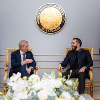 Kast exhibe su buena relación con Bukele en una visita al polémico CECOT para tomar "ideas"