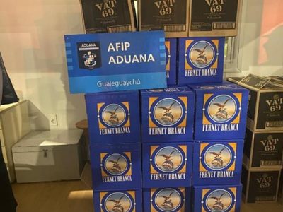 La Aduana incautó más de 600 botellas de fernet y 200 de whisky que eran trasladadas hacia Uruguay