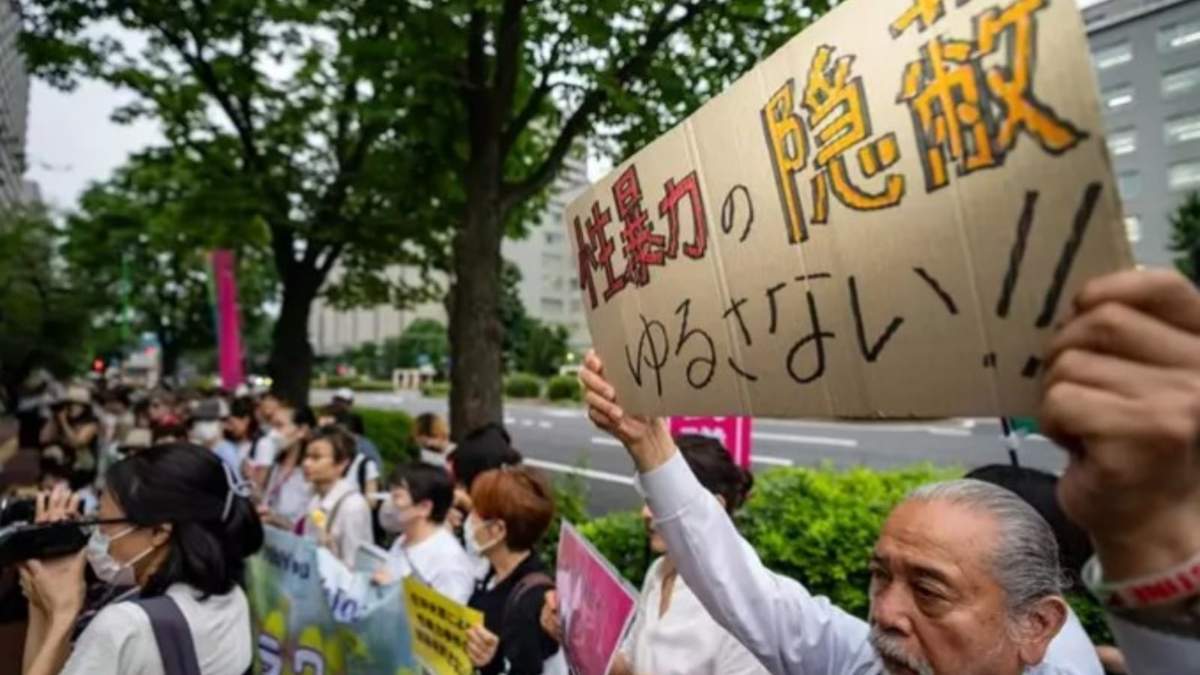 Protestas contra la presunta violación de una menor japonesa por un militar estadounidense en Okinawa