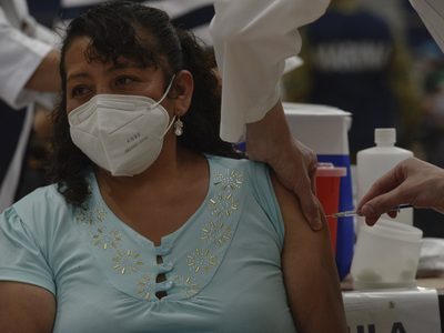 SRE confía en reapertura fronteriza; presume a EU avance en vacunación