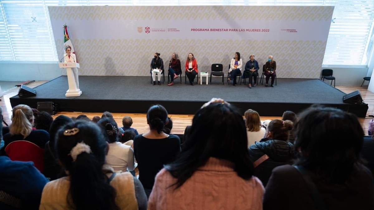 Sheinbaum en la entrega de apoyos a mujeres en situación de violencia