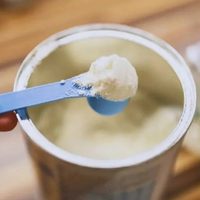 Si tenés una tabla de madera y una lata de leche vacía: hacé esta hermosa deco para el living de tu casa