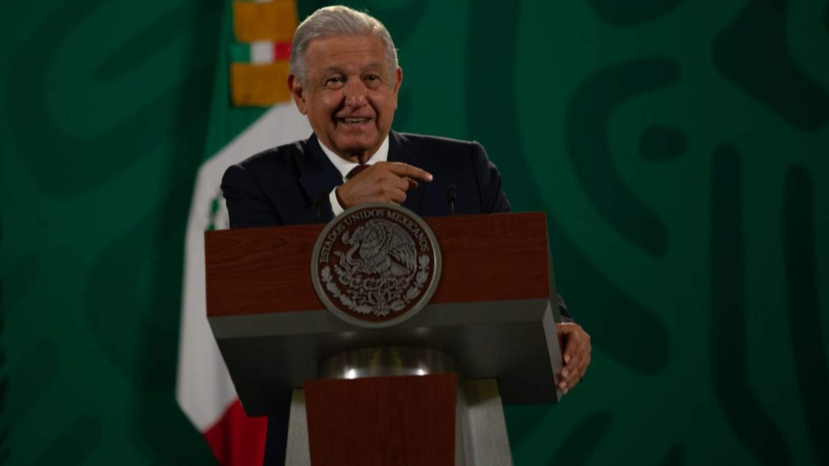 AMLO dijo que su nuevo libro de titula: "A mitad del camino"