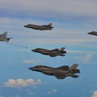 Estados Unidos bombardea nueve objetivos pro iraníes en Siria