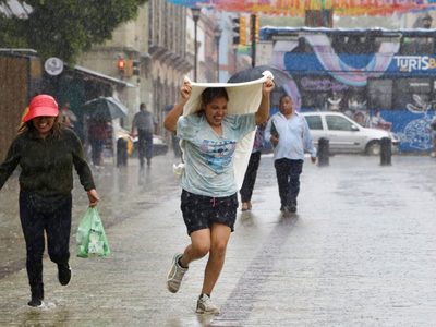 Kristy se intensifica a huracán categoría 1; así pegarán lluvia y frío el miércoles