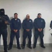 Detienen a tres policías de Ensenada acusados del homicidio de dos hombres