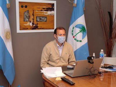 Neuquén: Gutiérrez firmó un decreto para acompañar al sistema de salud