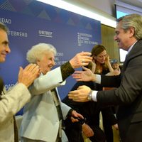 "Me honra": la emotiva dedicatoria con la que Alberto Fernández felicitó a Estela de Carlotto
