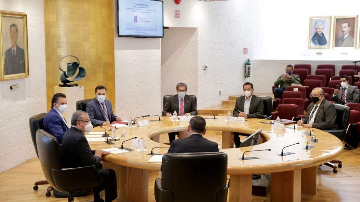 La mesa de negociaciones entre el SNTE y el IPN
