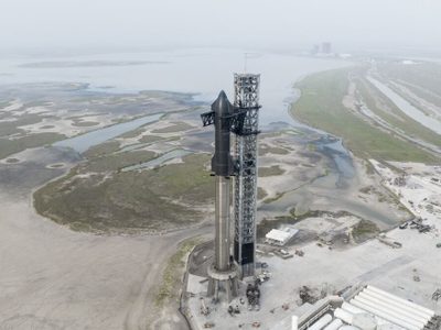 Space X cancela primer intento de lanzamiento de nuevo cohete