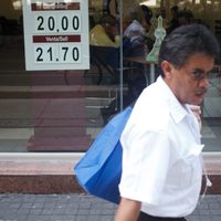 La Bolsa tiene su peor caída desde 2008; el dólar sigue arriba de $21