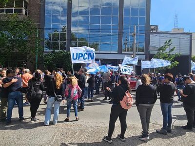 Protestas en AFIP Neuquén: trabajadores denuncian falta de personal y sueldos distorsionados