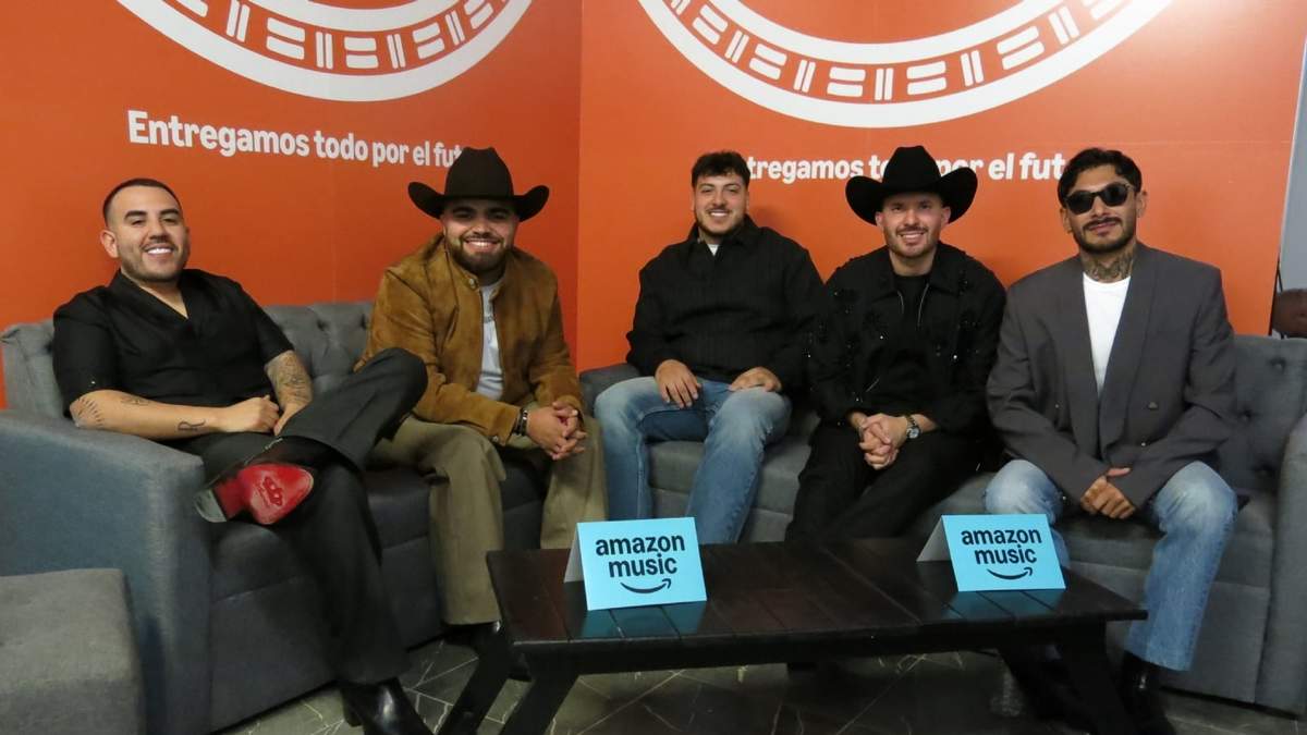 Los integrantes de Grupo Frontera, de izquierda a derecha, Carlos Guerrero, Julián Peña Jr., Adelaido "Payo" Solís III, Juan Javier Cantú y Alberto "Beto" Acosta posan para un retrato durante una entrevista el martes 24 de marzo de 2026, en la Ciudad de México