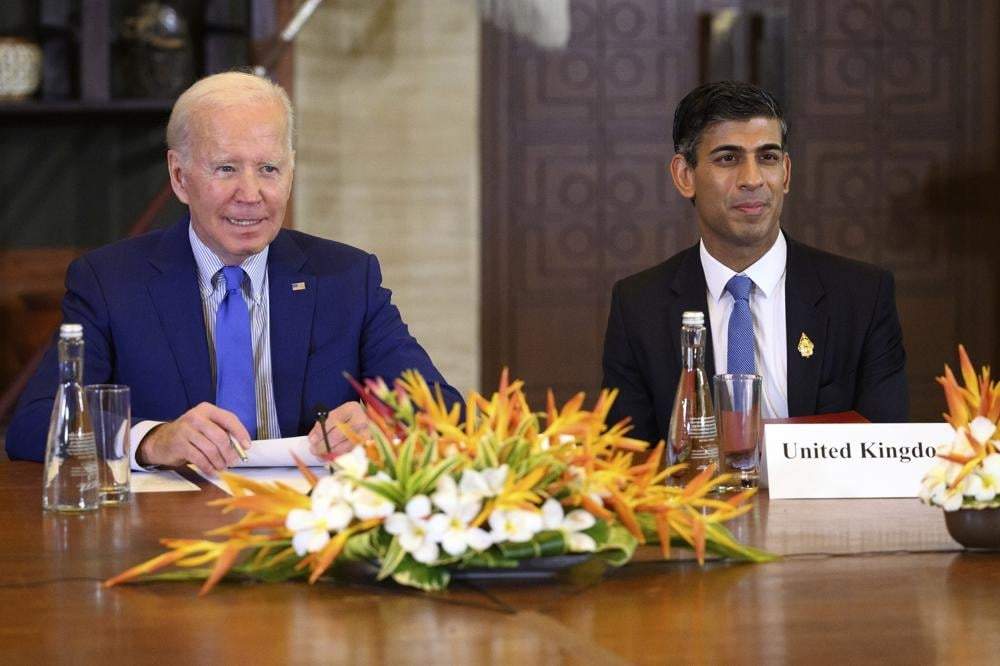 El presidente de Estados Unidos, Joe Biden, y el primer ministro británico, Rishi Sunak, asisten a una reunión de emergencia del G20 después de que cayera un misil en Polonia