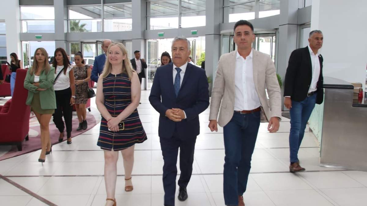 Marcos Calvente junto a Hebe Casado y Alfredo Cornejo.