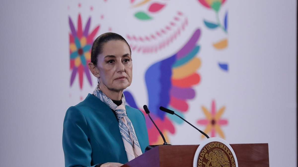 La presidenta durante la "mañanera del pueblo"