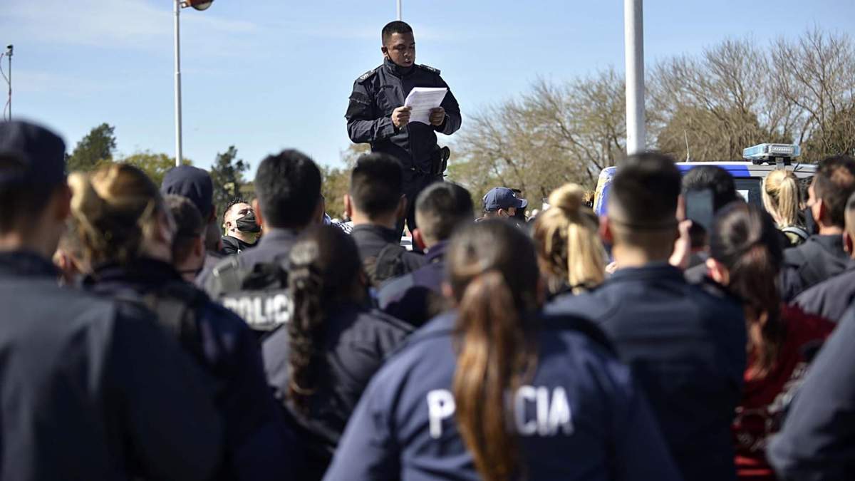 Policías bonaerenses exigen garantías de que no habrá represalias por las protestas. Fuente: (Twitter)