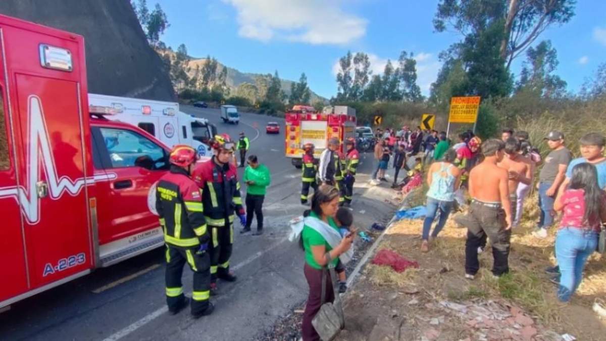 Nueve muertos y 13 heridos en accidente de autobús en Ecuador