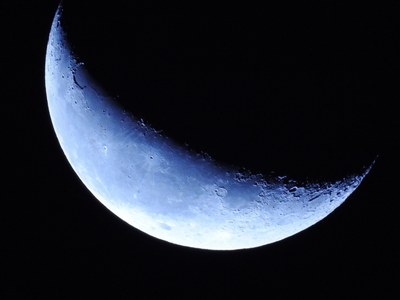 El ritual de la luna creciente para hacer este miércoles y que el dinero se multiplique en tu vida