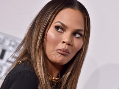 “No lo soporto”: Chrissy Teigen tomó cartas en el asunto por presunto vínculo con Jeffrey Epstein