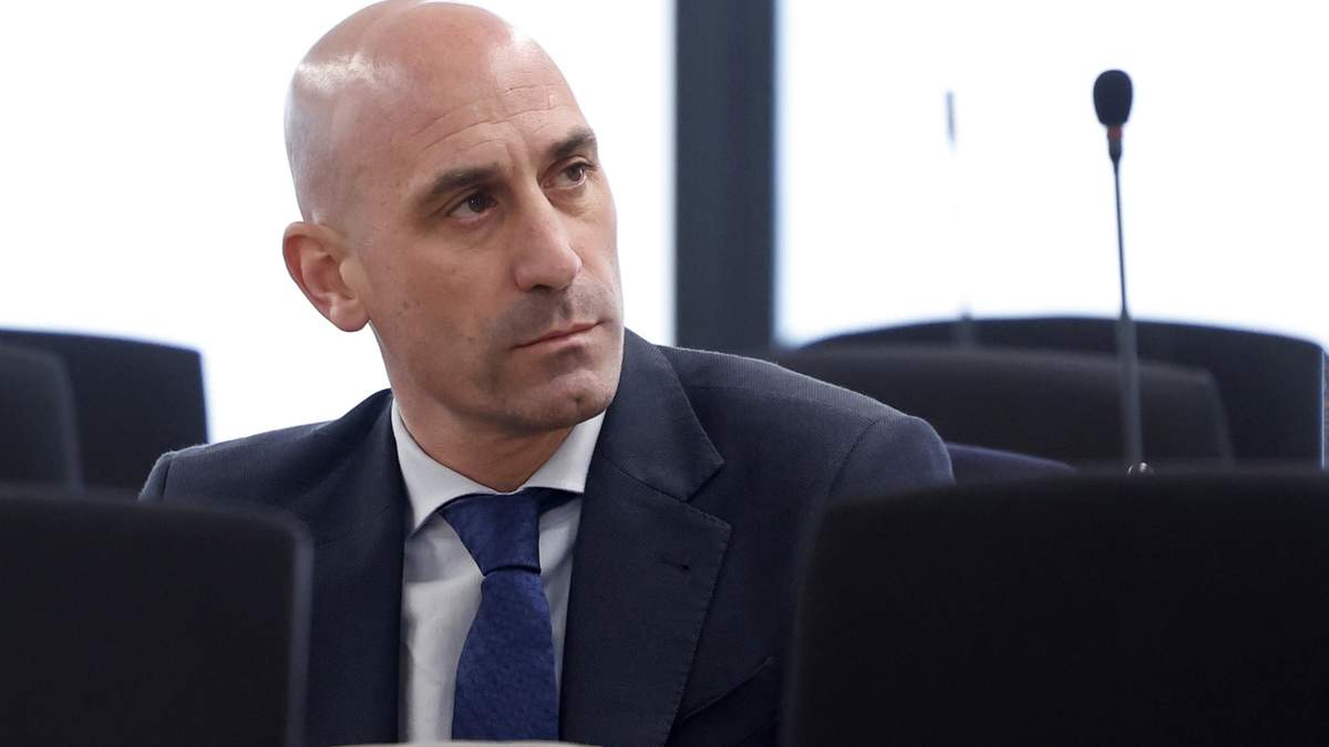 El expresidente de la federación de fútbol de España Luis Rubiales en el tribunal en Madrid