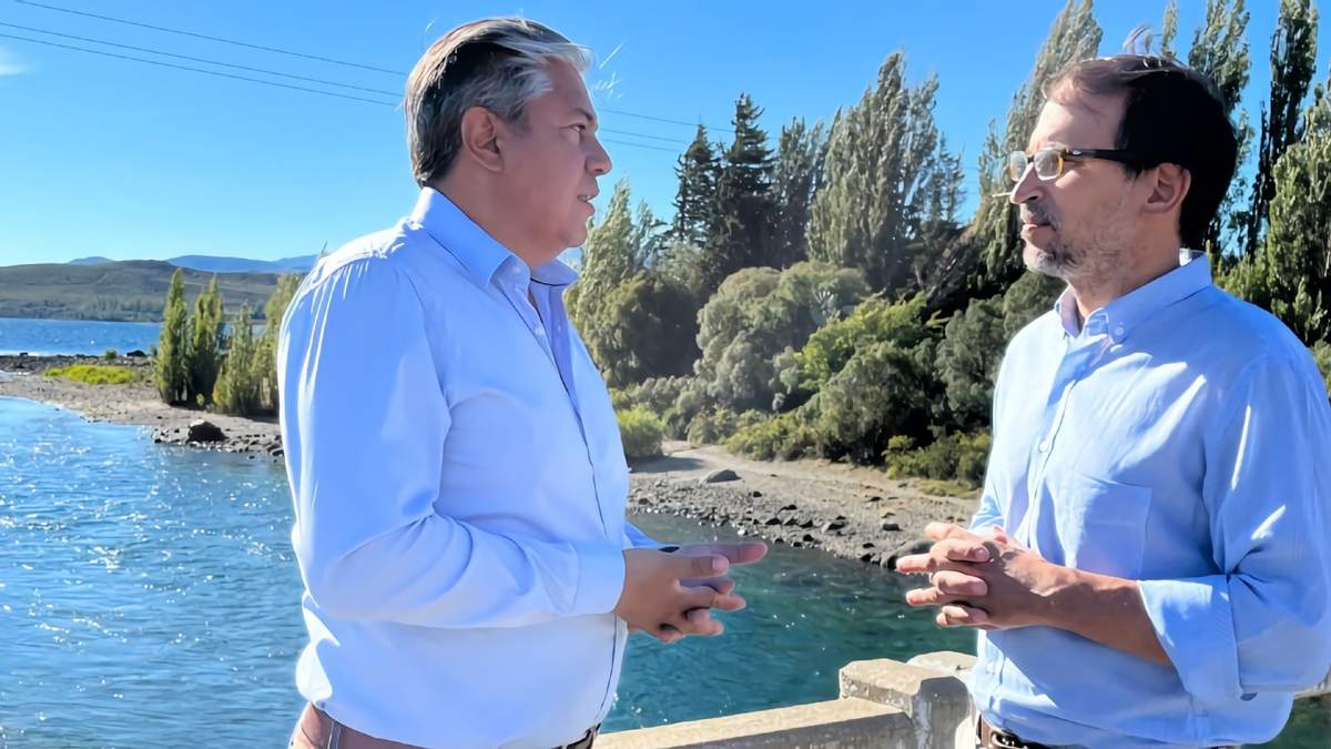 Rolando Figueroa y Agustín Domingo se reunieron para conversar sobre las represas. Fuente: (Twitter)