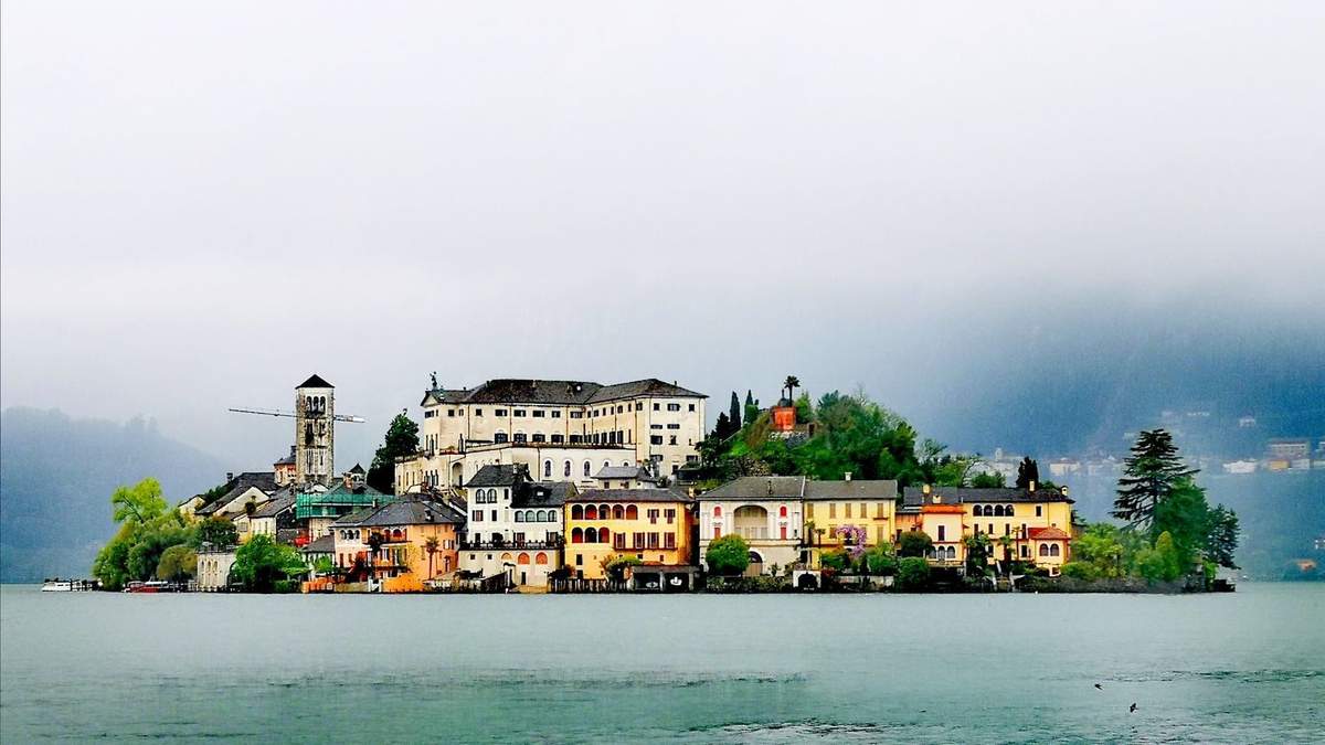 La isla monasterio del lago Orta, en el Piamonte. Fuente; (Instagram).